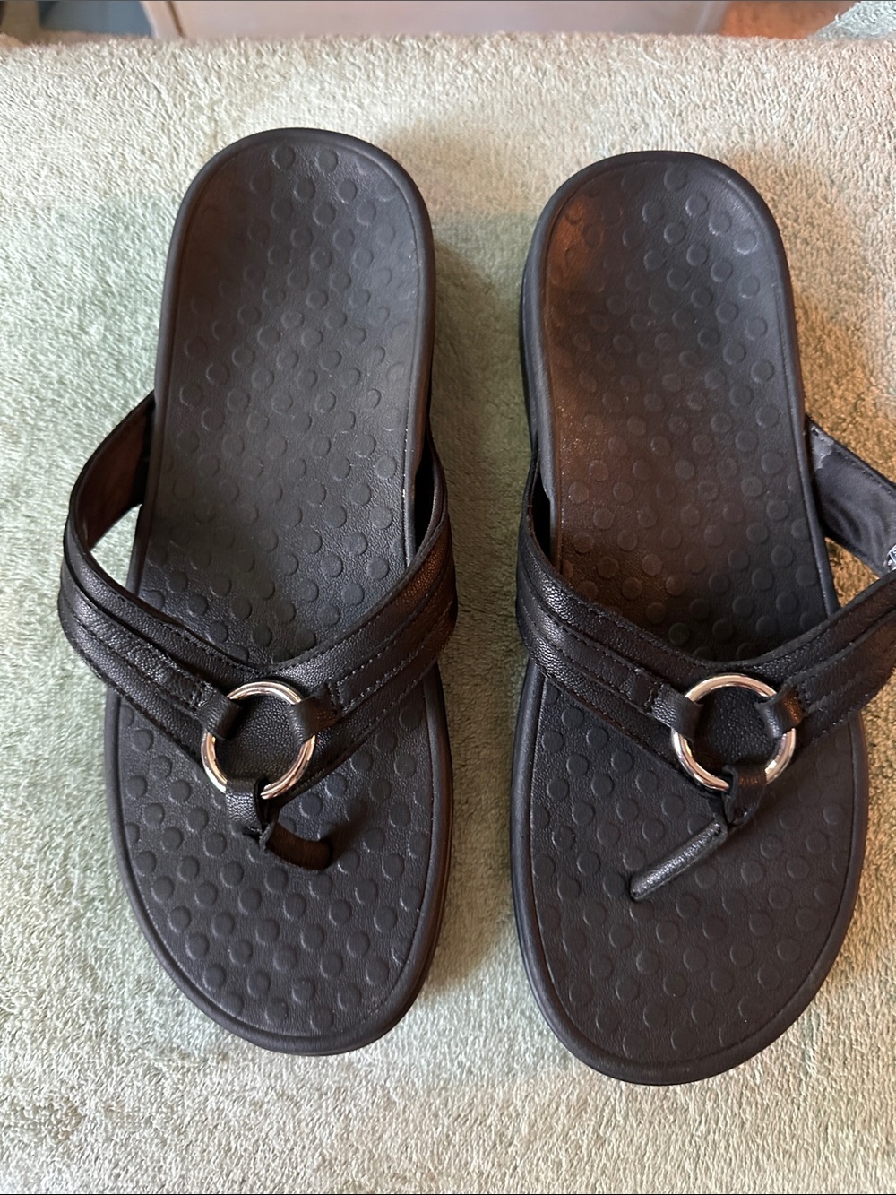 Vionic Aloe Black Leather Silver Ring Orthotic Flip Flop Sandal Size 8